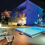Semesterbostad 4 Bedroom Stunning In Kučiće