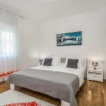 Semesterbostad 4 Bedroom Stunning In