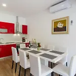 4 Bedroom Stunning In *