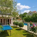 4 Bedroom Stunning In Kučiće