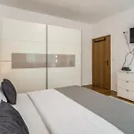 4 Bedroom Stunning In Kučiće