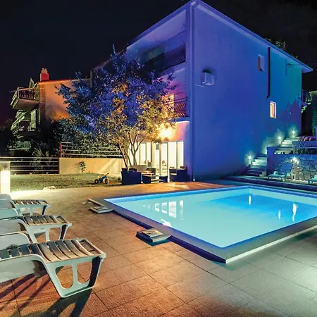 Holiday home 4 Bedroom Cozy In Kucice