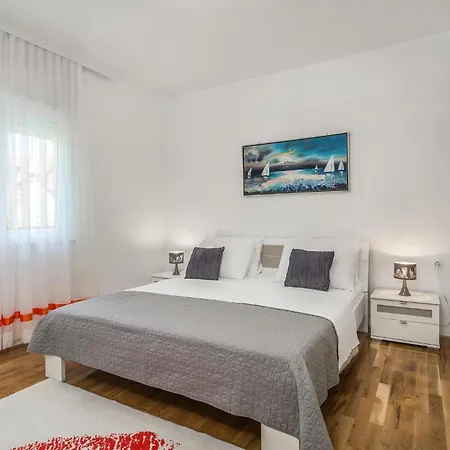 Holiday home 4 Bedroom Cozy In