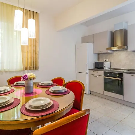 Holiday home 4 Bedroom Cozy In Kucice