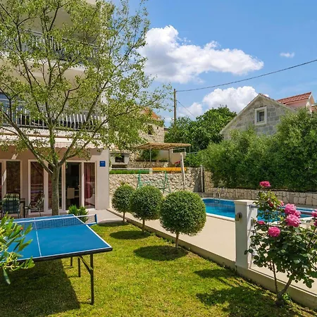 4 Bedroom Cozy In Kucice