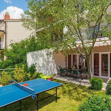 Semesterbostad 4 Bedroom Stunning In