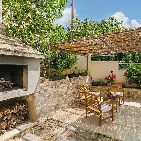 Holiday home 4 Bedroom Cozy In Kucice