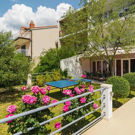Semesterbostad 4 Bedroom Stunning In