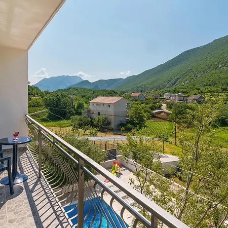 4 Bedroom Cozy In Holiday home *