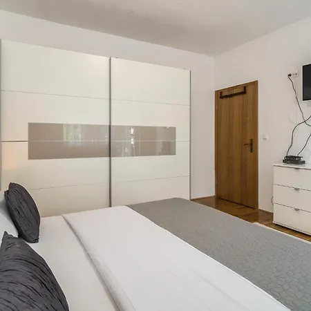 4 Bedroom Cozy In Kucice