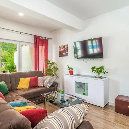4 Bedroom Stunning In Semesterbostad *