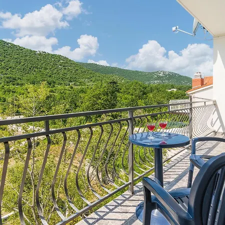 4 Bedroom Stunning In Semesterbostad Kučiće